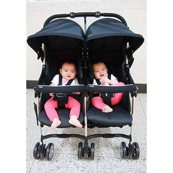 Детская прогулочная коляска для двойни и погодок Combi Spazio Duo, с рождения — как выглядит в жизни